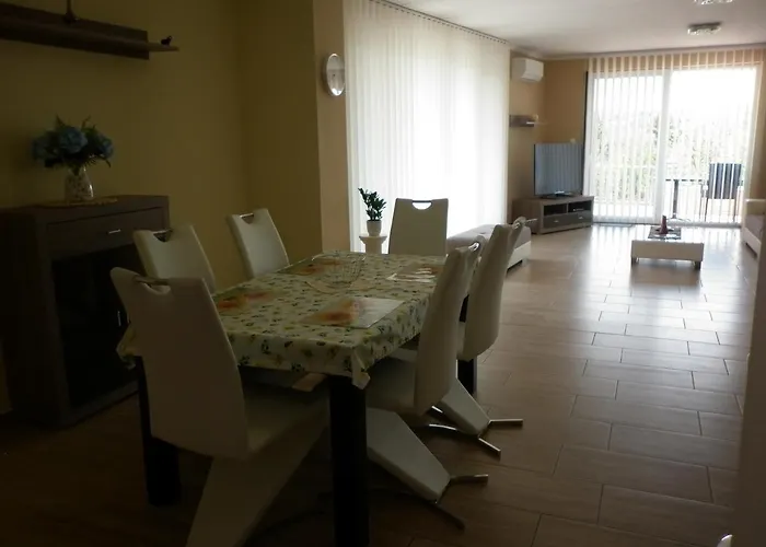 ゲストハウス Luxury